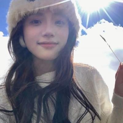 随盲柳入眠的女人